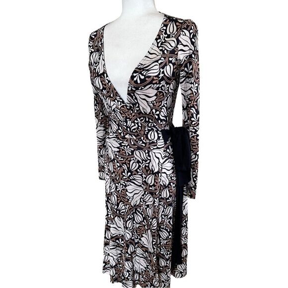 Diane Von Furstenberg Silk Wrap Dress Size 2 - Picture 1 of 6